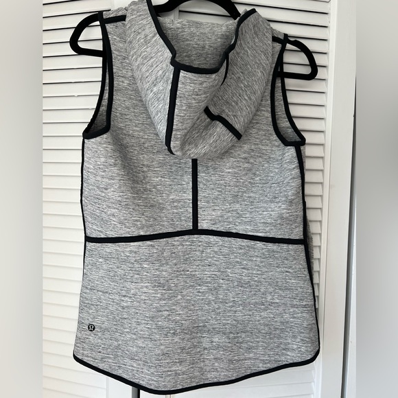 Lululemon Reversible Grey Black Hooded Vest Running Athleisure - Picture 4 of 4